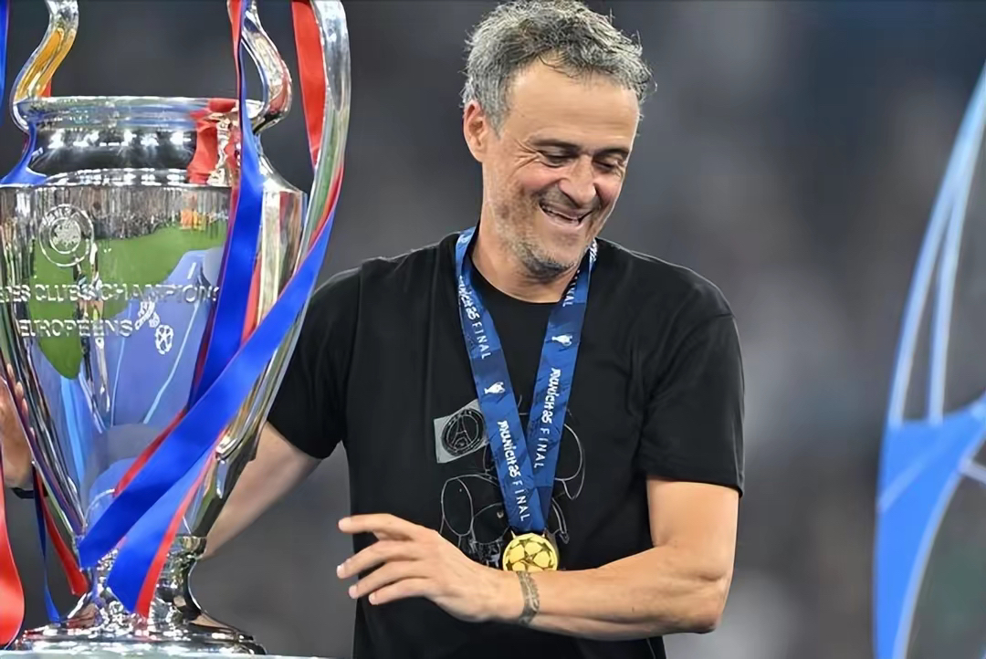 九游官网包含欧冠赛程吃紧，阿贾克斯今晨内部沟通，管理层满意，赛季目标并未改变的词条